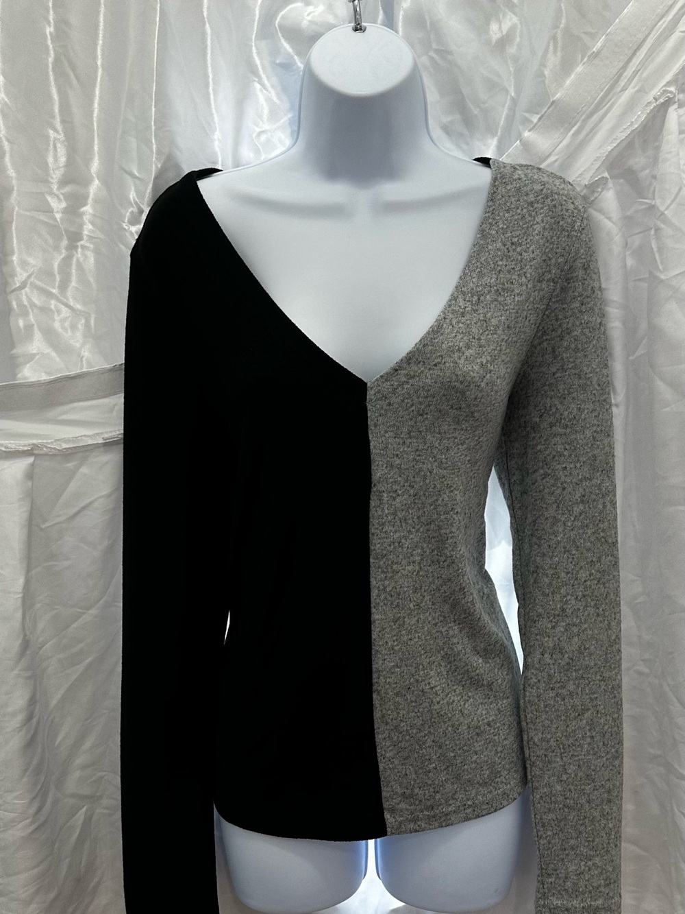 Shein Black and Gray Colorblock V-Neck Sweater Sz M